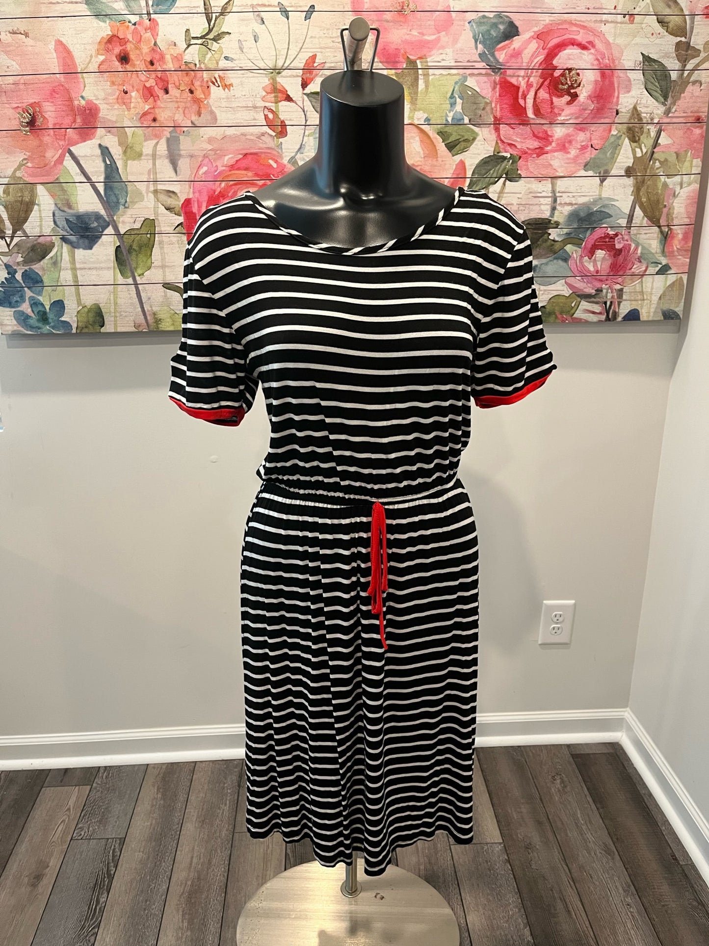 Black & White Daisy Island Dress